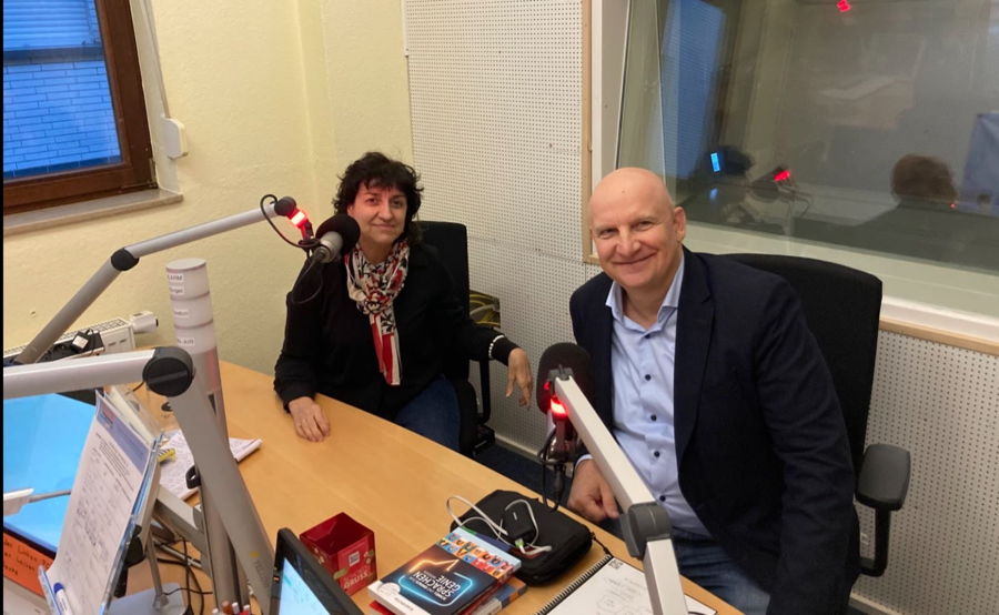 Moderatorin Felicitas Göbel und Marketingexperte Christian Görtz im Studio von Radio Darmstadt.